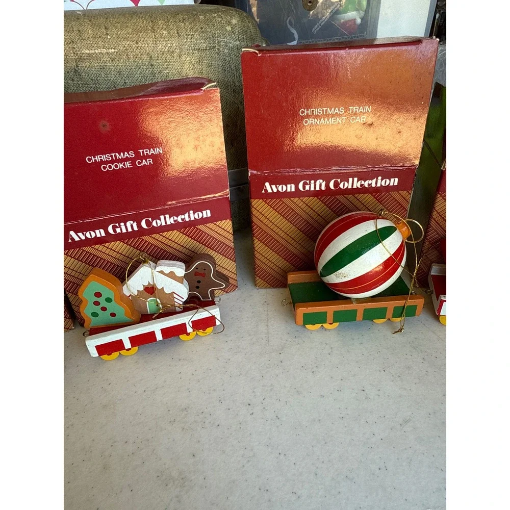 Avon Gift‎ Collection Christmas Train Engine Tree Cookie Caboose Ornament